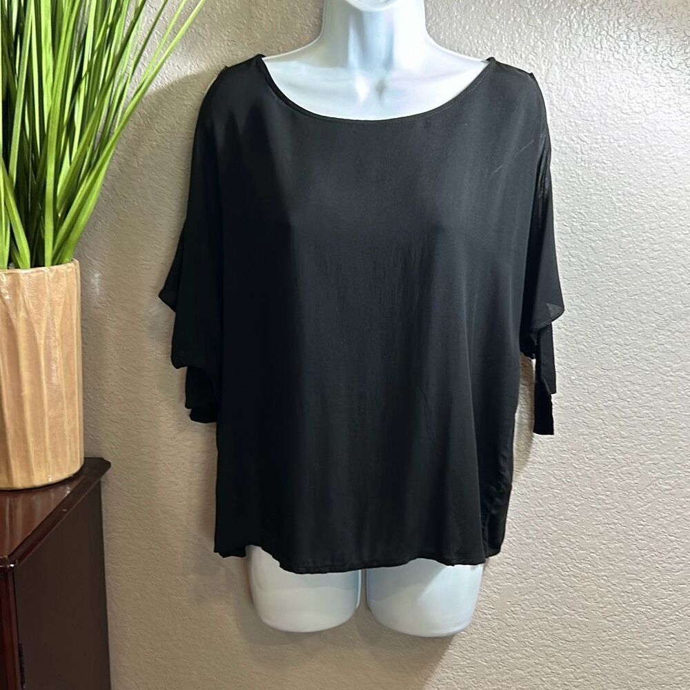 #323* Love ❤️ Kuza, black short sleeve cold shoulder, top size small